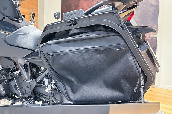 Honda NT 1100 |Toppbox|Sidoväskor|Innerväskor|848 mil|SE SPEC| 8 of 14