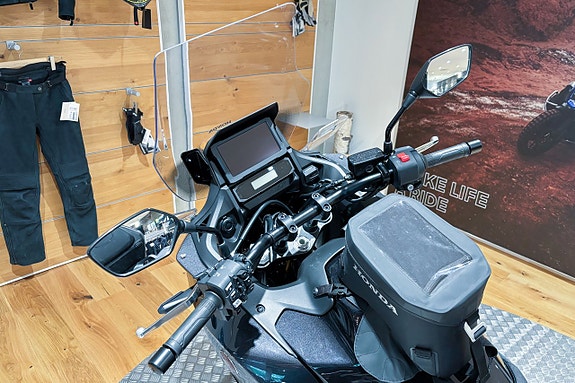 Honda NT 1100 |Toppbox|Sidoväskor|Innerväskor|848 mil|SE SPEC| 11 of 14