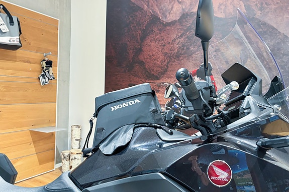 Honda NT 1100 |Toppbox|Sidoväskor|Innerväskor|848 mil|SE SPEC| 9 of 14