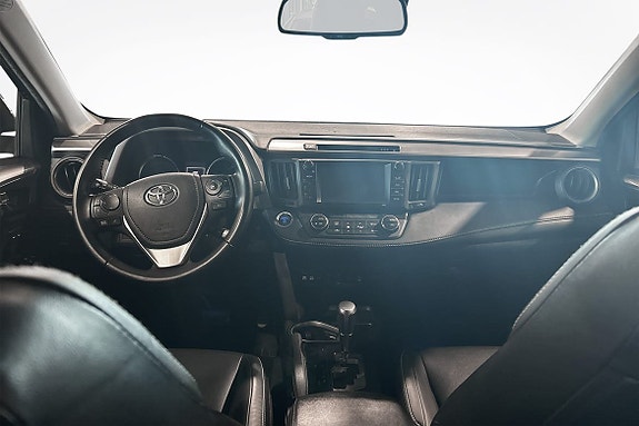 Toyota RAV4 8 of 13