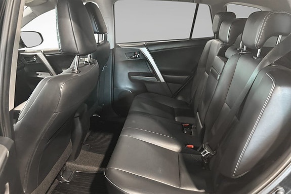 Toyota RAV4 7 of 13