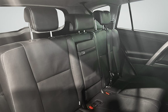Toyota RAV4 10 of 13