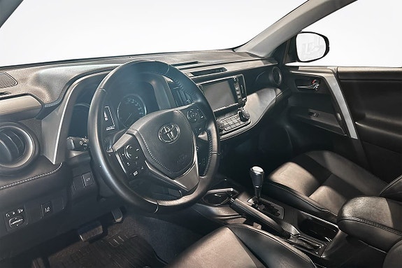 Toyota RAV4 6 of 13