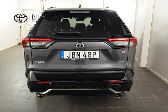 Toyota RAV4 4 of 26