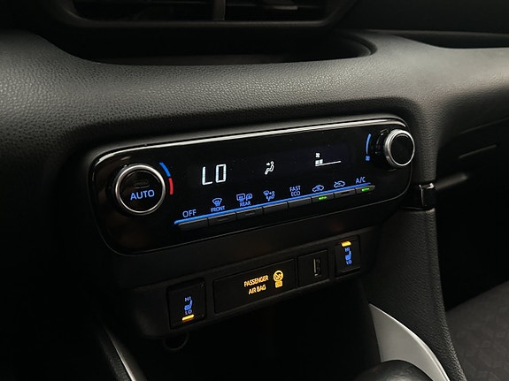 Toyota Yaris 18 of 27