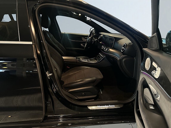 Mercedes-Benz E300 10 of 21