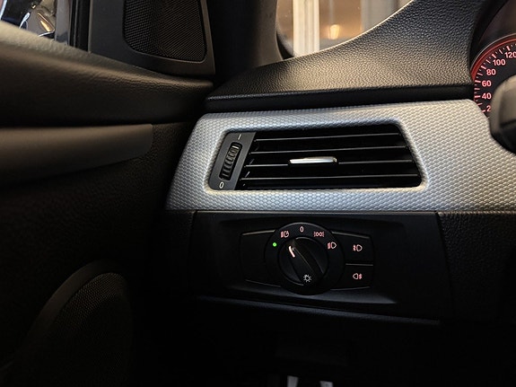 BMW 330i 16 of 16