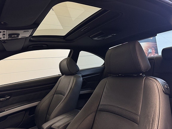 BMW 330i 12 of 16