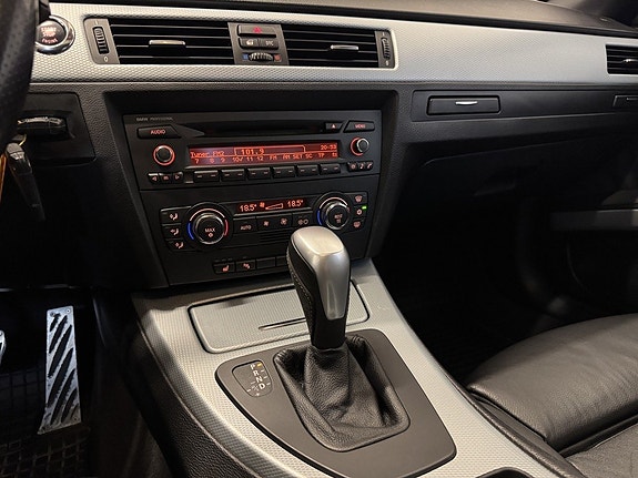 BMW 330i 11 of 16