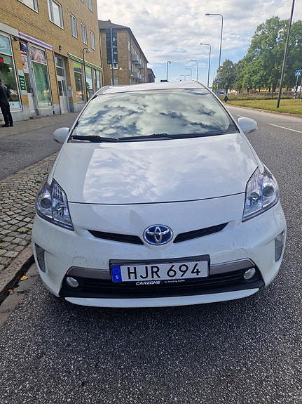 Toyota Prius Plug-in Hybrid 2 of 3