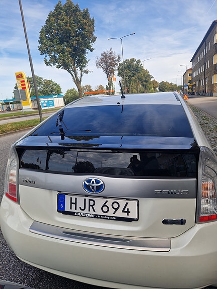 Toyota Prius Plug-in Hybrid 3 of 3