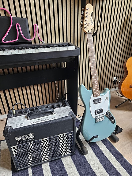 Fender Squier Mustang + VOX stärkare