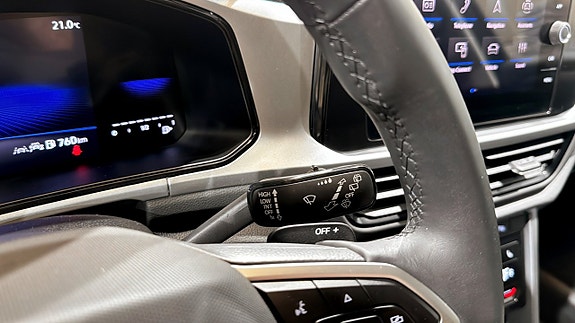 Volkswagen T-Roc 17 of 19