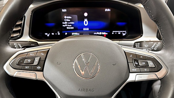Volkswagen T-Roc 16 of 19