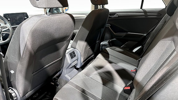 Volkswagen T-Roc 11 of 19