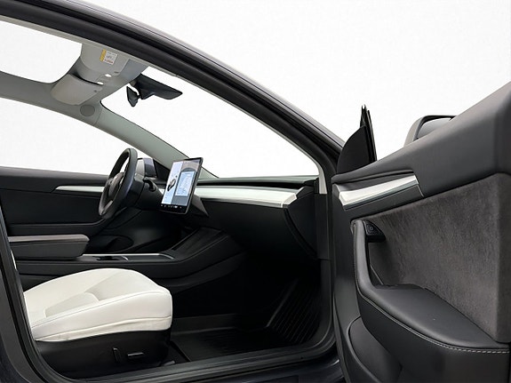 Tesla Model 3 27 of 30