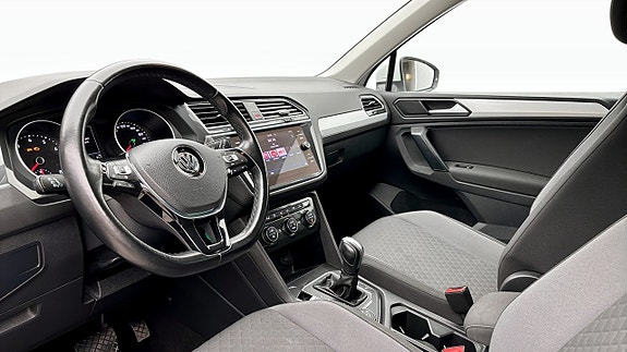 Volkswagen Tiguan 7 of 12