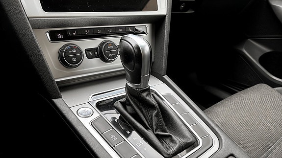 Volkswagen Passat 15 of 17