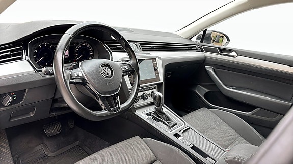 Volkswagen Passat 7 of 17