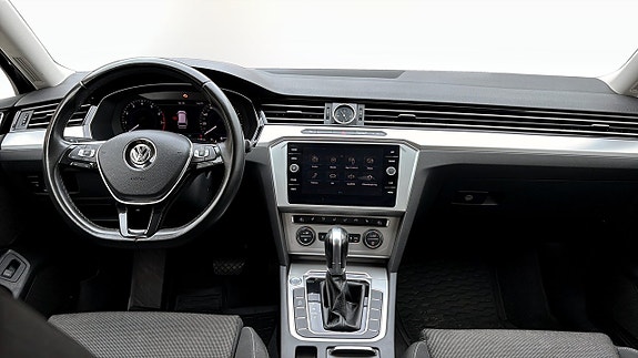 Volkswagen Passat 10 of 17