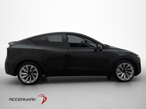 Tesla Model Y 9 of 30