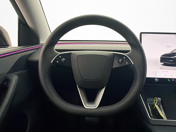 Tesla Model Y 15 of 30