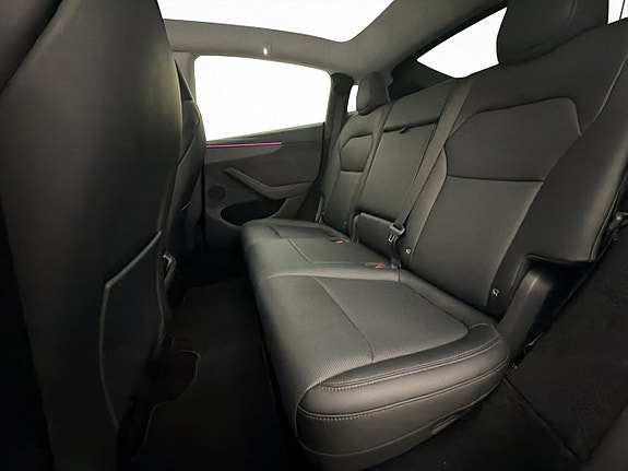 Tesla Model Y 28 of 30