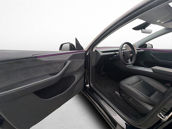 Tesla Model Y 11 of 30