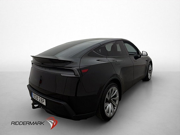 Tesla Model Y 8 of 30