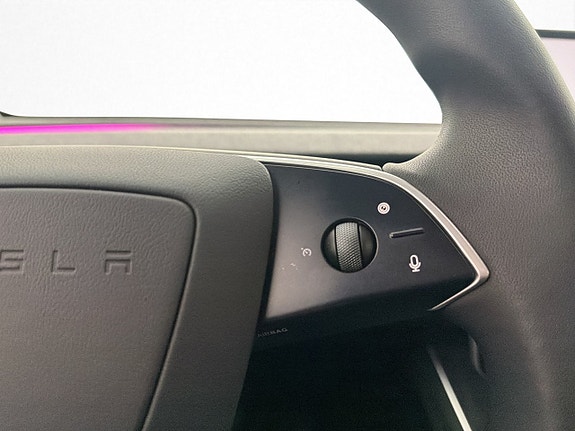 Tesla Model Y 17 of 30