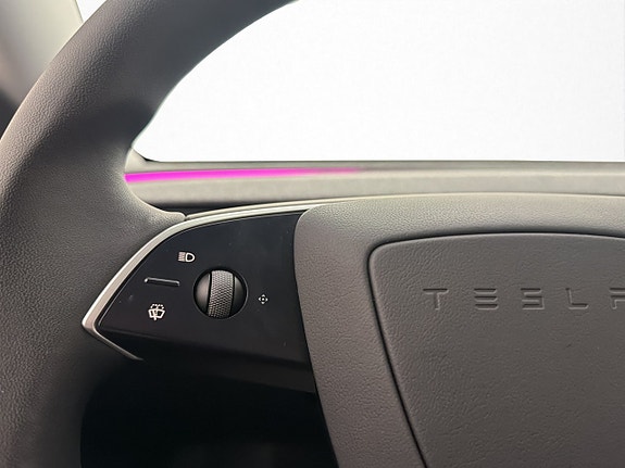 Tesla Model Y 16 of 30
