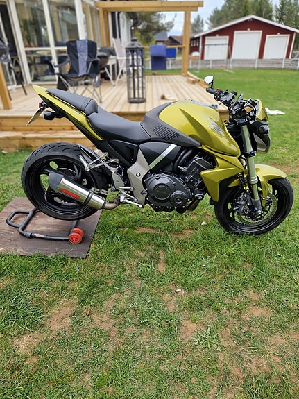 Honda CB1000R 2 of 7