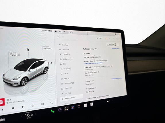 Tesla Model Y 23 of 30