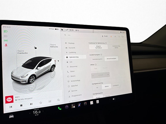 Tesla Model Y 22 of 30