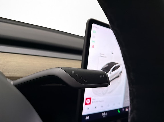 Tesla Model Y 16 of 30