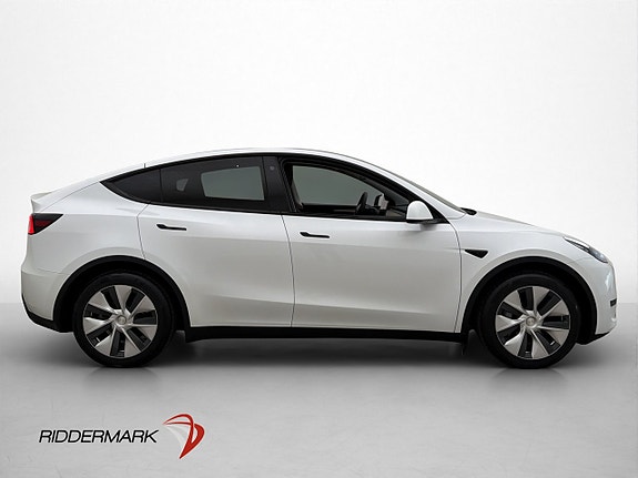 Tesla Model Y 9 of 30