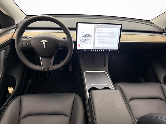Tesla Model Y 13 of 30