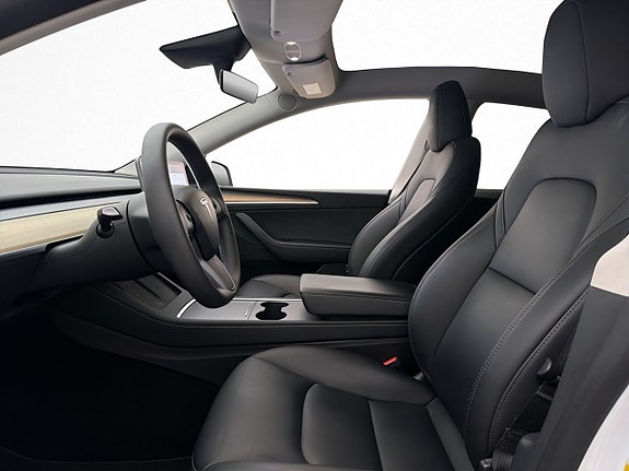 Tesla Model Y 12 of 30