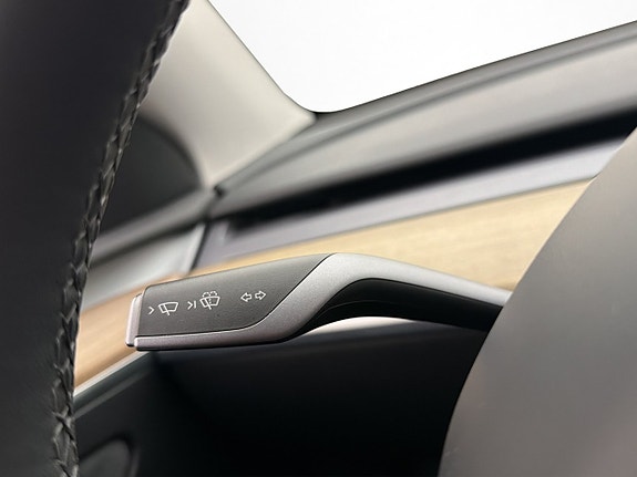 Tesla Model Y 15 of 30