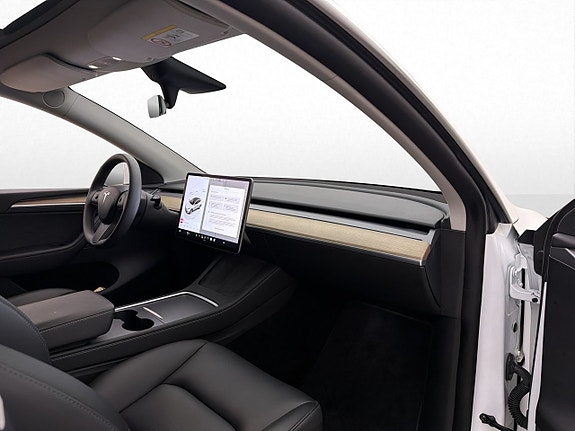 Tesla Model Y 29 of 30