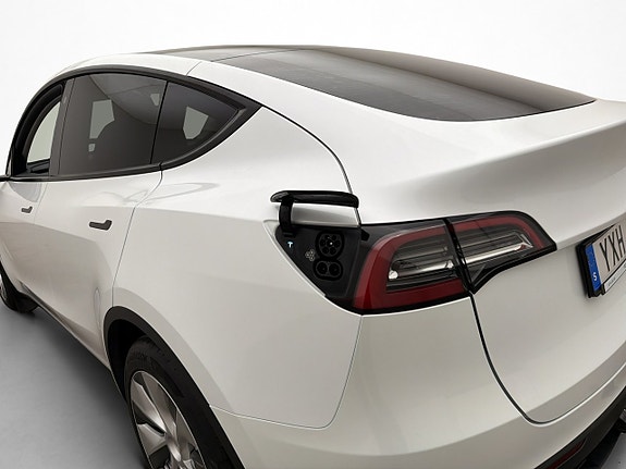 Tesla Model Y 27 of 30