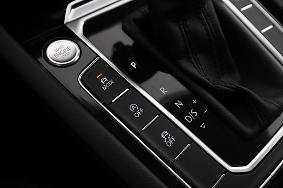 Volkswagen Passat 28 of 30