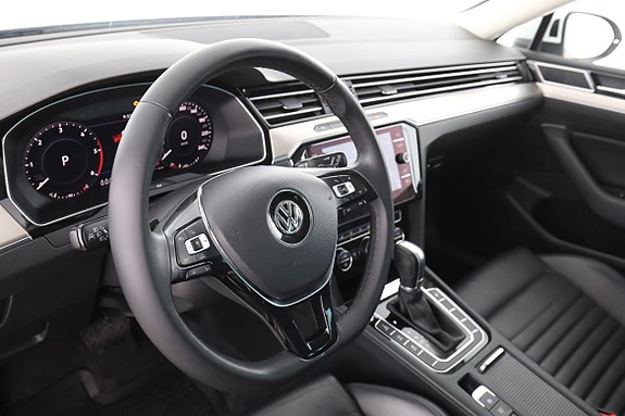 Volkswagen Passat 12 of 30