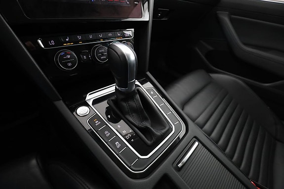 Volkswagen Passat 24 of 30