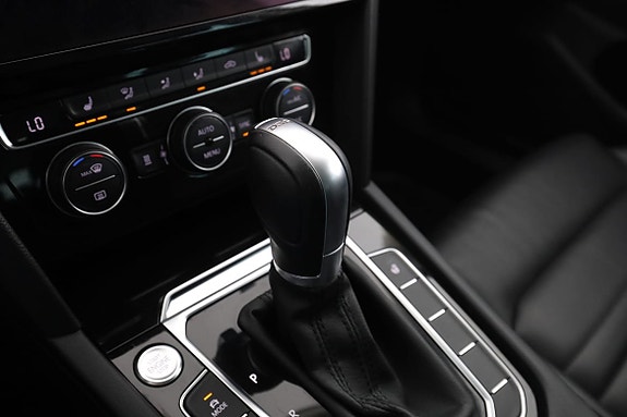 Volkswagen Passat 27 of 30
