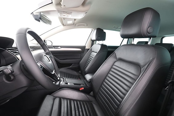 Volkswagen Passat 11 of 30