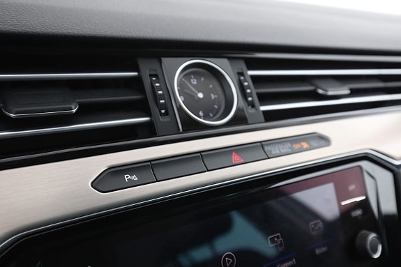 Volkswagen Passat 25 of 30