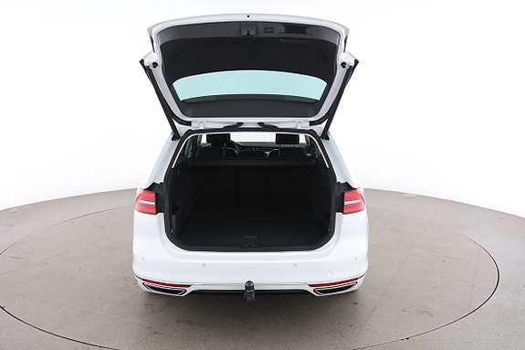 Volkswagen Passat 17 of 30