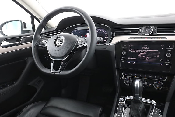 Volkswagen Passat 14 of 30