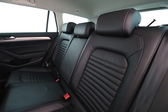 Volkswagen Passat 15 of 30